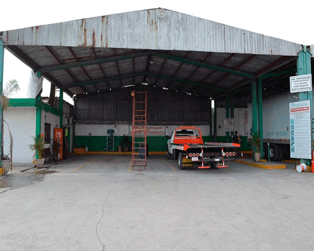 patio con cochera para transporte